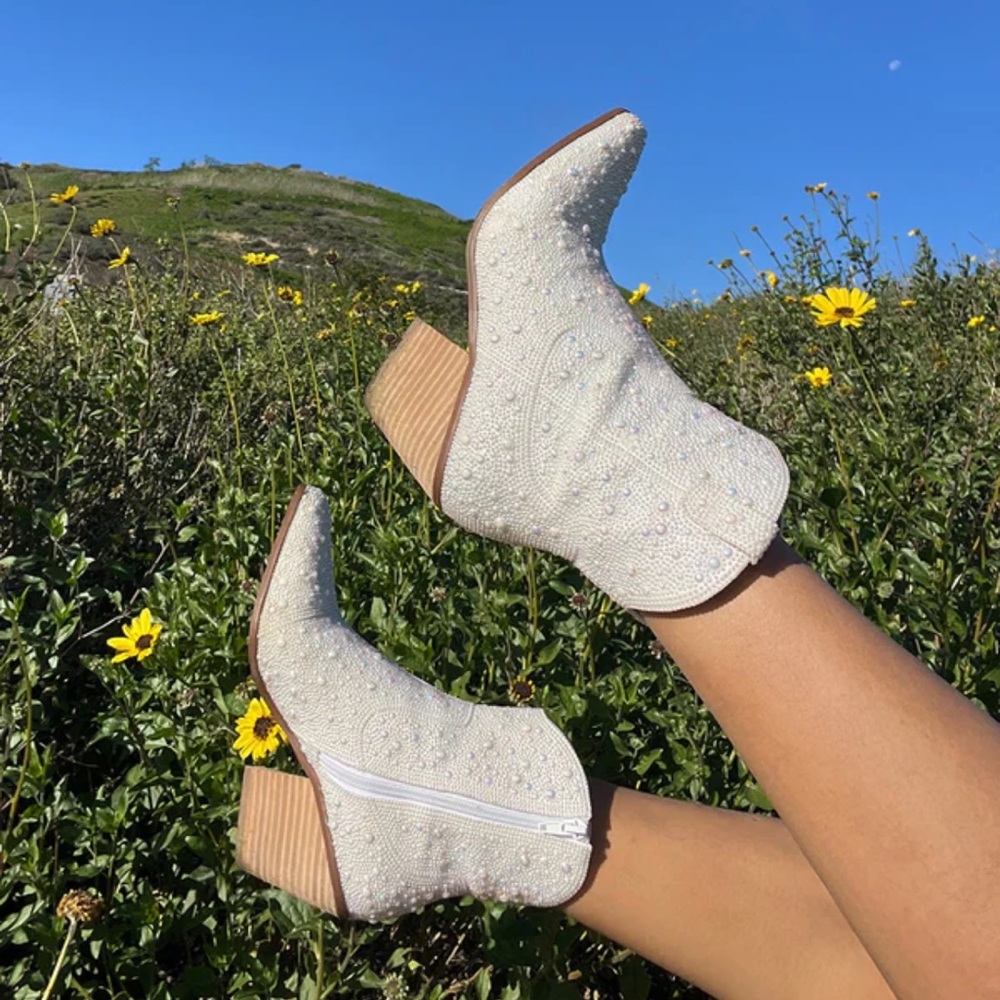 Betsy Johnson - Diva Ivory Ankle Boots